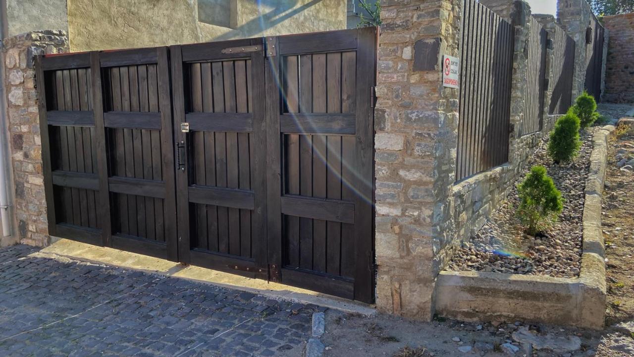Квартира У Старому Місті Kamianets-Podilskyi Ngoại thất bức ảnh
